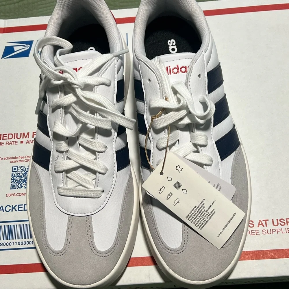 Adidas Barreda Athletic Shoes White Sneaker Blue Stripes Men Size 7 1/2 W 8 1/2